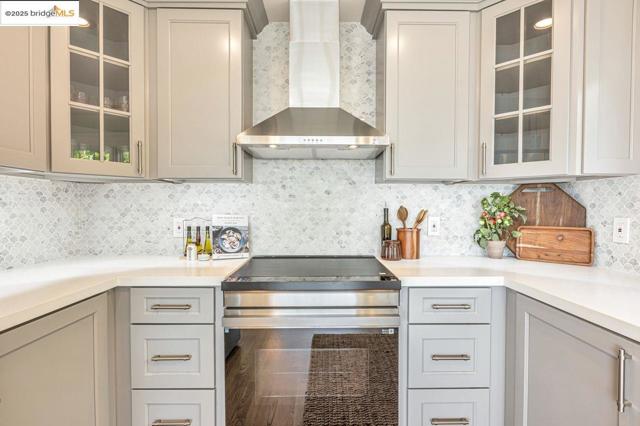 539 Golden Gate Ave, Richmond CA: https://media.crmls.org/mediaz/357aef80-74f8-44b6-8b56-1b1390cac2e5.jpg