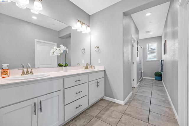 1589 Friendly St, Manteca CA: https://media.crmls.org/mediaz/357af19b-77e9-41d2-ab5a-731b1b9a98b7.jpg