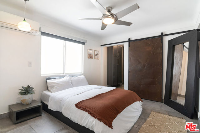 922 Garfield Avenue, Venice CA: https://media.crmls.org/mediaz/357b648d-b184-47a9-9ba0-eb6272c19097.jpg