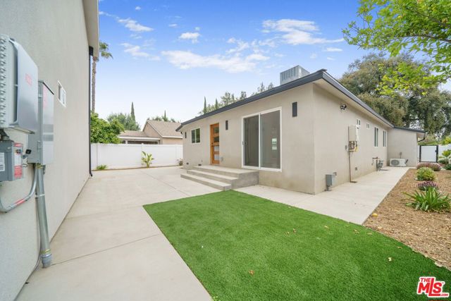 6835 Yolanda Ave, Reseda CA: https://media.crmls.org/mediaz/357bf555-d2dc-489e-8f7f-c507645f22fc.jpg
