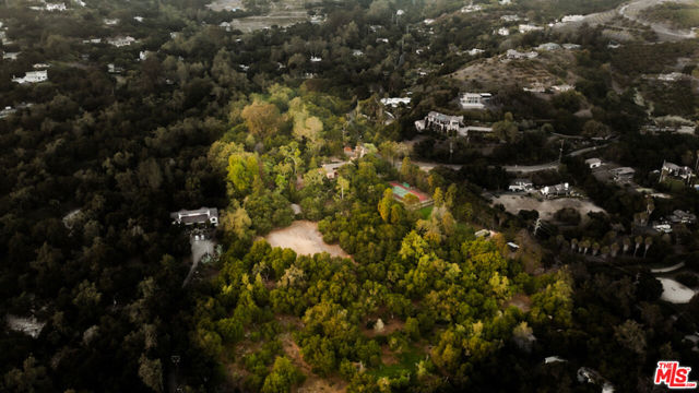 405 Toro Canyon Road, Carpinteria CA: https://media.crmls.org/mediaz/357bfbcc-6960-4b11-80bc-246676c2ad24.jpg