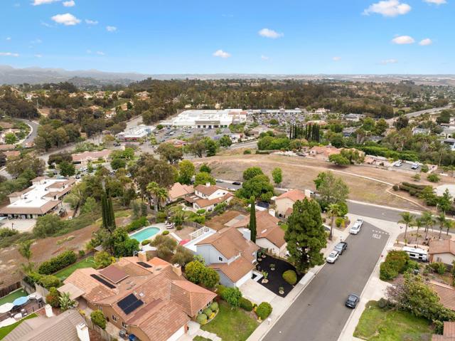 14813 Morningside Dr, Poway CA: https://media.crmls.org/mediaz/357c1f05-a83d-4fd7-ba6d-b2391fbe4dd3.jpg