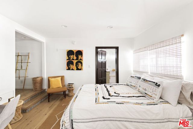 1508 N Beverly Glen Boulevard, Los Angeles CA: https://media.crmls.org/mediaz/357c8581-ab97-41a4-99cb-bb87070c6ee9.jpg