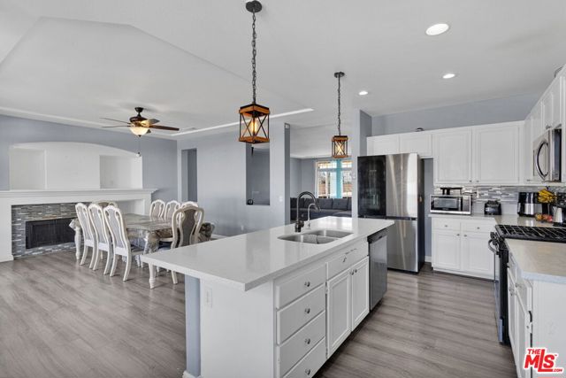 13292 Via Del Lago, Victorville CA: https://media.crmls.org/mediaz/357ca6e2-04dd-4542-b92d-f5b805c25a92.jpg