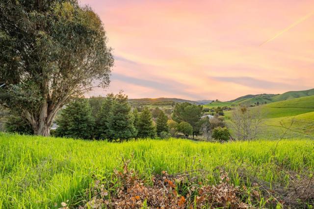 10260 Lucky Court, Gilroy CA: https://media.crmls.org/mediaz/357d00df-50c2-49e9-be26-2971d330148f.jpg