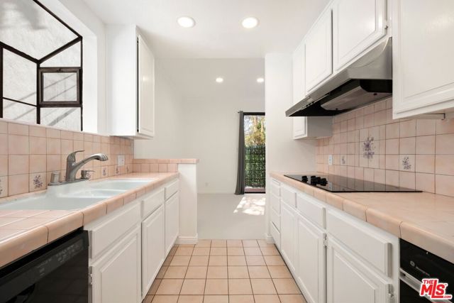 502 San Vicente Boulevard, 105 photo 6