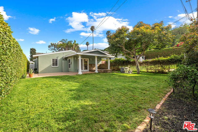 427 W Manchester Avenue, Playa del Rey CA: https://media.crmls.org/mediaz/357d906d-bb60-460a-b14f-5c130a5c6ccb.jpg