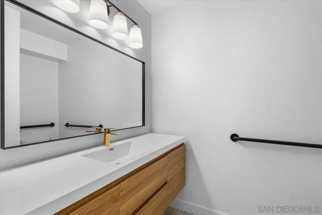 1820 Avenida Del Mundo, Coronado CA: https://media.crmls.org/mediaz/357dbf3e-b30b-455c-a857-767069b25d02.jpg