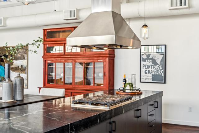 311 4th St, Oakland CA: https://media.crmls.org/mediaz/357e2981-e980-496d-b281-1df51528ee02.jpg