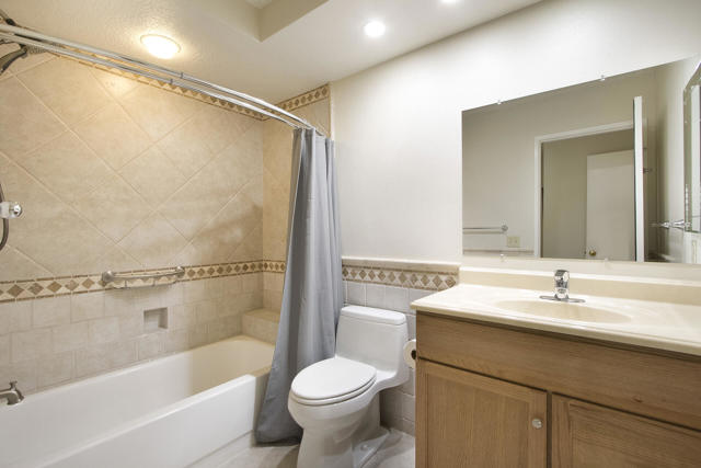 705 Vista Lago Circle N, Palm Desert, CA 92211