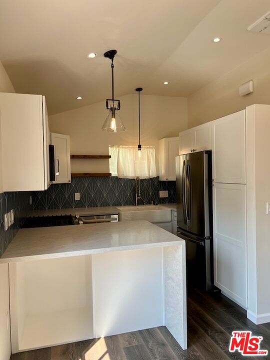 1843 19th Street, Santa Monica CA: https://media.crmls.org/mediaz/357e448f-f23c-4542-8f42-2575b528e93e.jpg