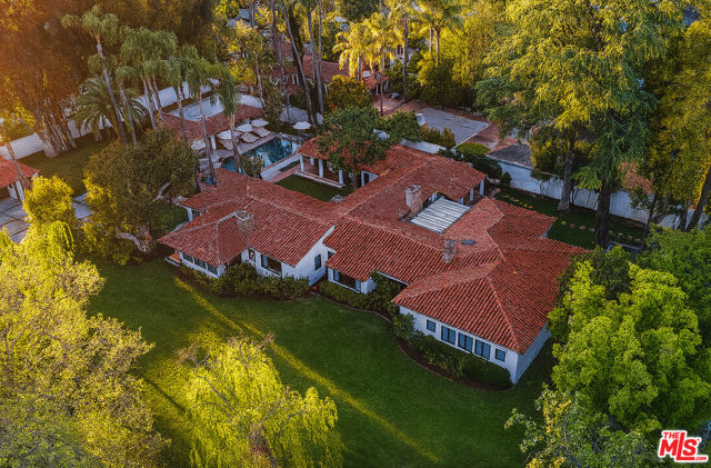 18625 Wells Drive, Tarzana CA: https://media.crmls.org/mediaz/357e7f99-cebe-4dfc-b4c3-75de4f44bcfc.jpg