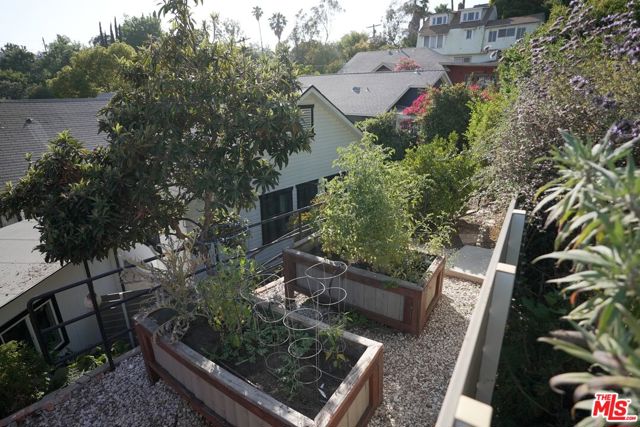 441 N Avenue 52, Los Angeles CA: https://media.crmls.org/mediaz/357eeff0-39c5-494c-9c7e-113057bd98ee.jpg