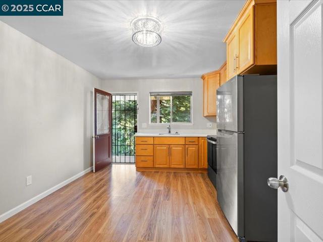 221 Green St, Martinez CA: https://media.crmls.org/mediaz/357f05e3-4a75-4695-839e-7648d115050b.jpg