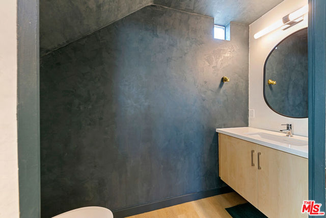 3288 N Canary Way, Los Angeles CA: https://media.crmls.org/mediaz/357f47c0-62ee-4f54-8a12-e05d79f0363c.jpg