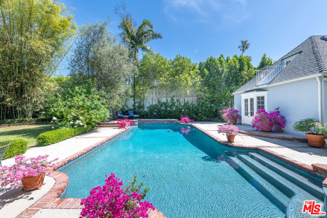 4722 Noeline Avenue, Encino CA: https://media.crmls.org/mediaz/357fe923-7693-410d-8e7c-e40420549b43.jpg