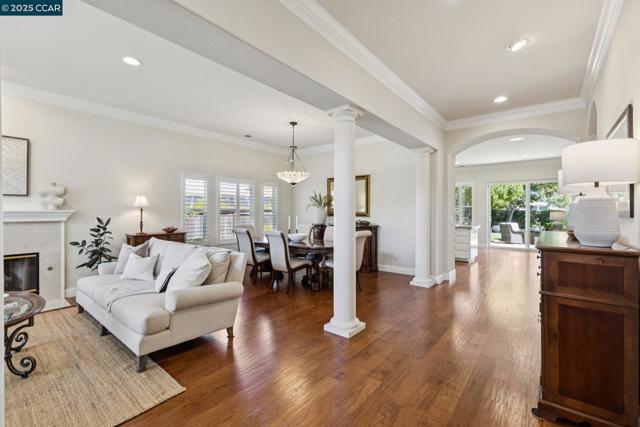 109 Forest Hill, Clayton CA: https://media.crmls.org/mediaz/35804d50-f4ce-4b98-989f-b13bc6d059f6.jpg