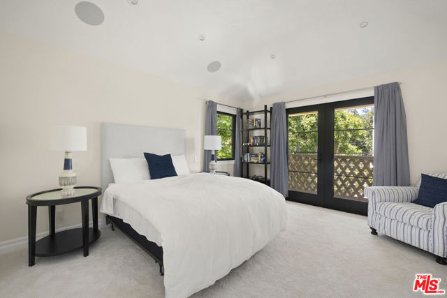 2325 Duxbury Circle, Los Angeles CA: https://media.crmls.org/mediaz/3580b4a8-2728-4ba8-a04c-371c138b8c3e.jpg