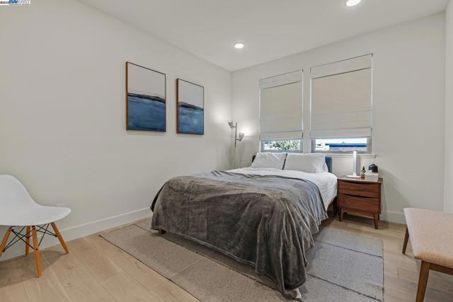 2683 5Th St, Alameda CA: https://media.crmls.org/mediaz/35810770-d8a3-403e-bc9b-c12955f12cf0.jpg
