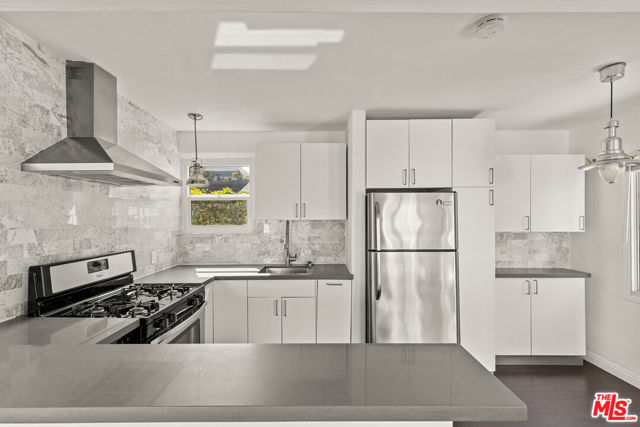 1436 24th Street, Santa Monica CA: https://media.crmls.org/mediaz/35812e21-b8cc-4b1a-9e38-08e0d3001d07.jpg