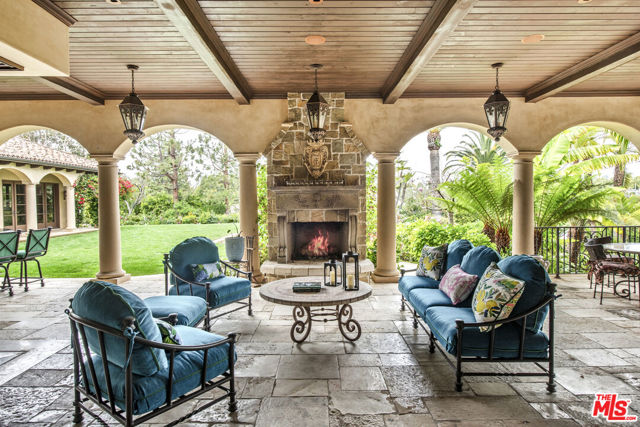 427 La Marina Drive, Camarillo CA: https://media.crmls.org/mediaz/35817ff5-c416-47cb-8139-873197d91df5.jpg