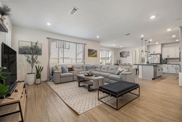 5485 Spring Mountain Lane, Antioch CA: https://media.crmls.org/mediaz/3581c05e-a81d-4f81-9da0-47ce5b3ccb83.jpg