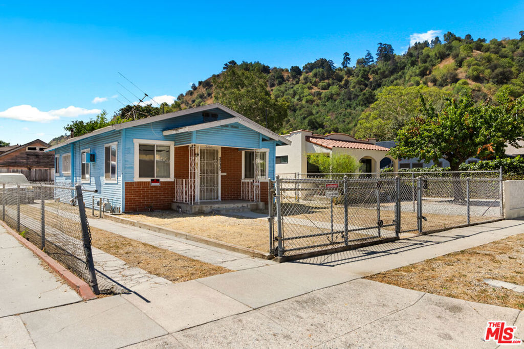 2232 Meadowvale Avenue