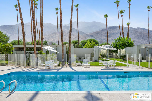 1821 Sandcliff Road, Palm Springs CA: https://media.crmls.org/mediaz/358323b9-f516-4c81-96aa-df37a143463d.jpg