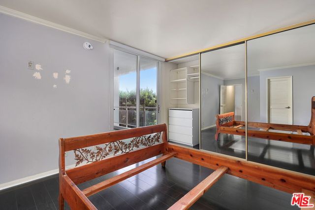 723 Palisades Beach Road, Santa Monica CA: https://media.crmls.org/mediaz/3583a6f4-9268-4dce-8172-59a839e5b269.jpg