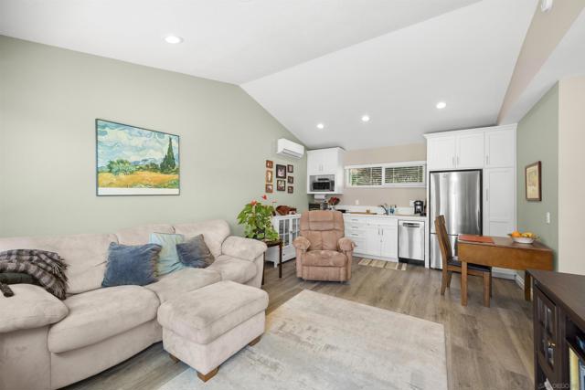 1510 2 Orangeview Dr,  CA: https://media.crmls.org/mediaz/35840449-ec73-46fd-b972-56cc518c1d94.jpg