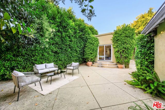 4311 Greenbush Avenue, Sherman Oaks CA: https://media.crmls.org/mediaz/35842547-53c5-43c9-a40f-cfbae2400979.jpg