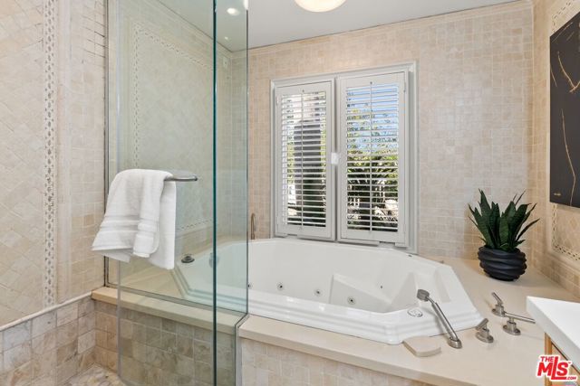 2596 Wallingford Drive, Beverly Hills CA: https://media.crmls.org/mediaz/358454bc-a346-461d-b7d7-d51e9d9d2182.jpg
