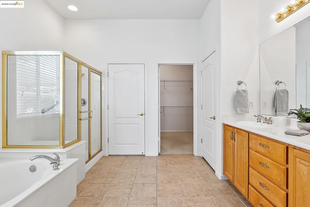 551 Quindell Way, Brentwood CA: https://media.crmls.org/mediaz/35847136-f6c5-429b-9ec6-451d8158a8cf.jpg