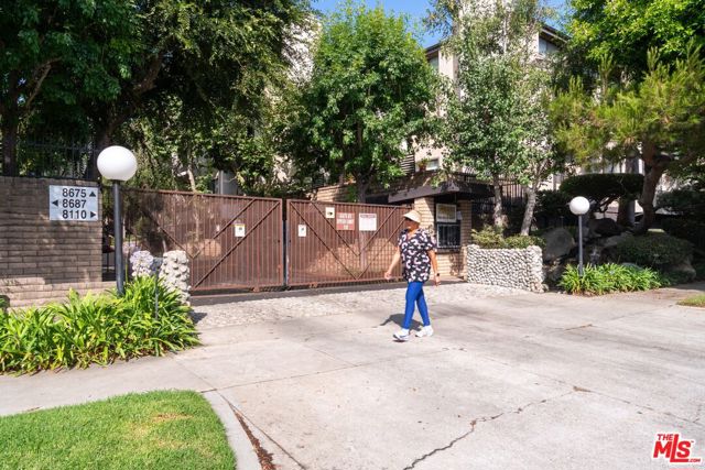 8110 Manitoba Street, Playa del Rey CA: https://media.crmls.org/mediaz/3584eab5-a149-4bc8-ab59-e3fb3c8763c8.jpg