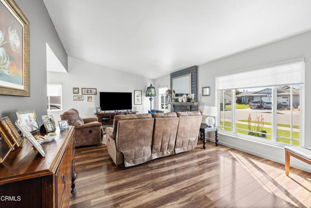 Detail Gallery Image 16 of 28 For 1420 Joliet Pl, Oxnard,  CA 93030 - 4 Beds | 2 Baths