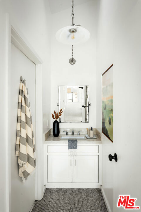 1771 Arteique Road, Topanga CA: https://media.crmls.org/mediaz/35851efa-1952-45d7-9e98-89d8d6e61526.jpg