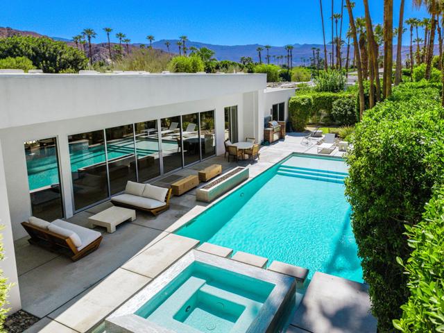 75690 Fairway Drive, Indian Wells CA: https://media.crmls.org/mediaz/35852fc1-789b-4fb8-9390-27cc9da818d3.jpg