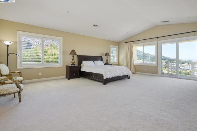 3272 Ashbourne Cir, San Ramon CA: https://media.crmls.org/mediaz/35853e18-c540-4e84-b296-249dca29d67c.jpg
