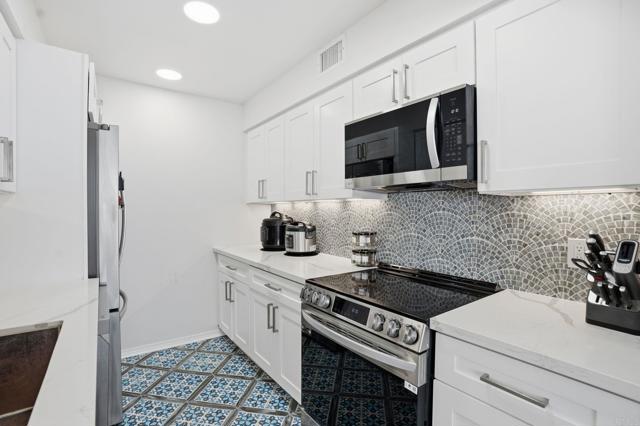 Detail Gallery Image 10 of 32 For 1730 Avenida Del Mundo #502,  Coronado,  CA 92118 - 2 Beds | 2 Baths