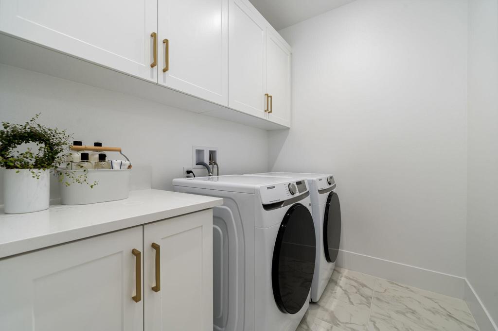 https://media.crmls.org/mediaz/3585b7fa-5b97-45b1-903a-1e4b1f4091bc.jpg?preset=X-Large