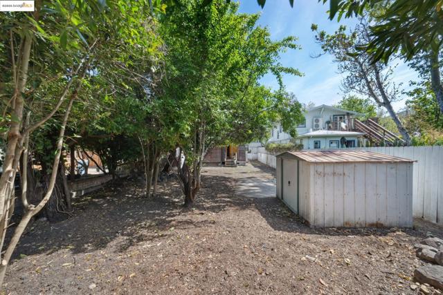 Image 41 of 47 For 2119 Derby St