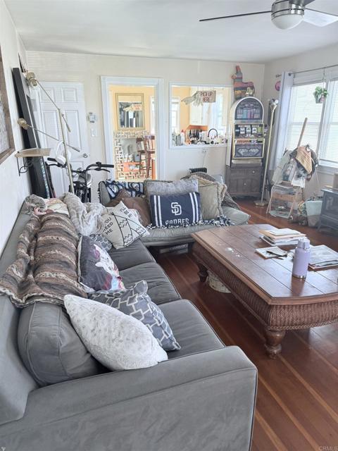 157 MAPLE AVE., Carlsbad CA: https://media.crmls.org/mediaz/3585ef5c-9b18-49da-8758-95d19e7331ee.jpg