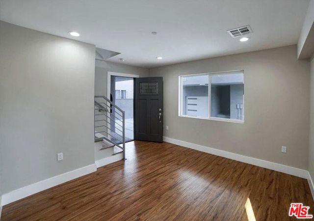 2303 Hauser Boulevard, Los Angeles CA: https://media.crmls.org/mediaz/35861db8-f9cc-4526-a954-348bc788689a.jpg