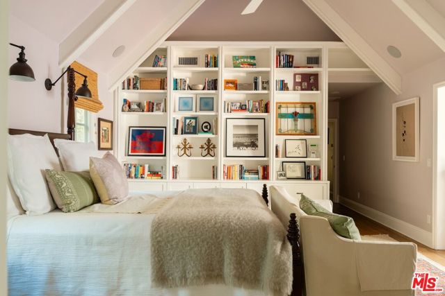 4714 Balboa Avenue, Encino CA: https://media.crmls.org/mediaz/358631de-959f-4389-b148-4a028d430e6c.jpg