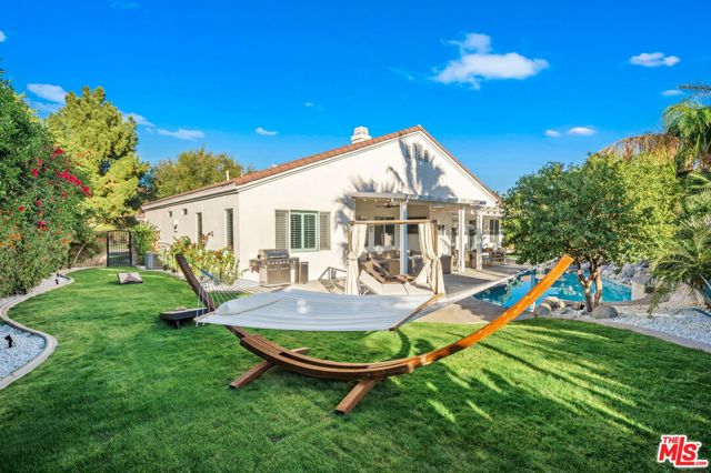 1083 E Circulo San Sorrento Road, Palm Springs CA: https://media.crmls.org/mediaz/35868a64-06c5-4c0e-af9f-4ab8e3bfe769.jpg