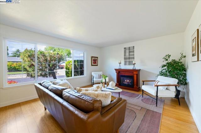 5720 San Juan Way, Pleasanton CA: https://media.crmls.org/mediaz/3586b18a-8592-43d6-b5d7-cbeeb8c7614f.jpg