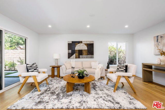 22357 Welby Way, Woodland Hills CA: https://media.crmls.org/mediaz/3587407d-3831-46bf-a7d9-607e33d62102.jpg