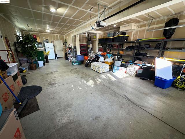 1327 Remington Ct, Tracy CA: https://media.crmls.org/mediaz/35875c7f-207b-485c-8663-795a68d016f7.jpg