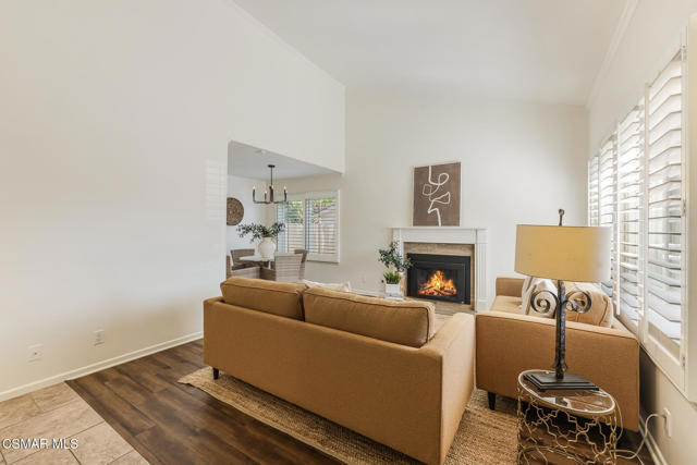 1569 Burning Tree Drive, Thousand Oaks CA: https://media.crmls.org/mediaz/35877e5b-2c24-4e86-9a28-358a76dfd4c4.jpg