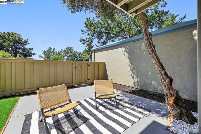 739 Aries Ln, Foster City CA: https://media.crmls.org/mediaz/35878ce5-a547-4bf9-838a-6fded128d433.jpg